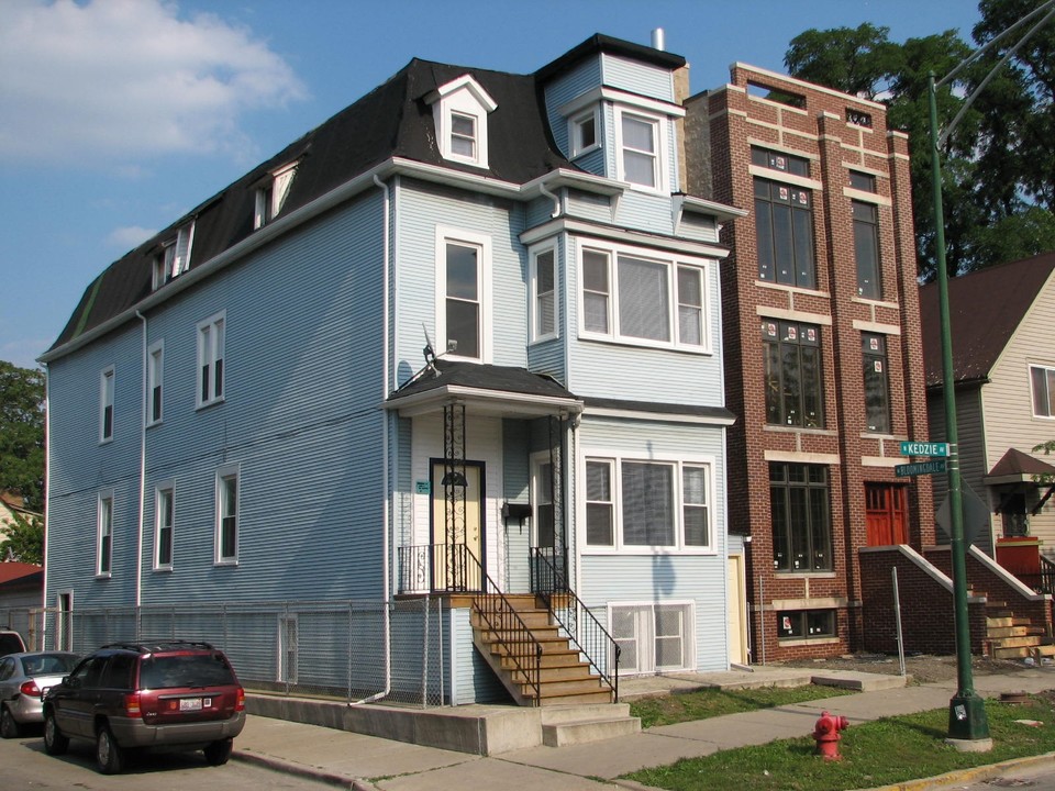 1759 N Kedzie Ave in Chicago, IL - Foto de edificio