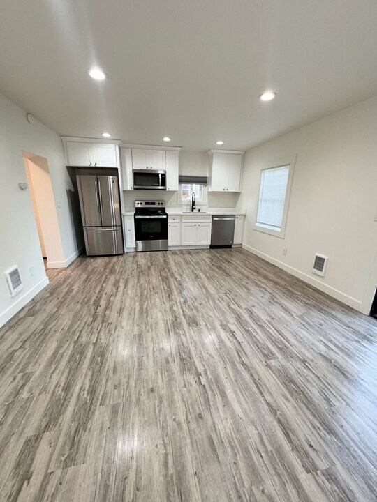 9419 6th Ave SW in Seattle, WA - Building Photo