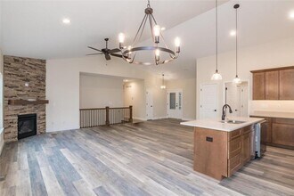 200 Smola Woods Ct in Glen Carbon, IL - Foto de edificio - Building Photo