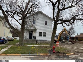 422 E Adams St in Sandusky, OH - Building Photo