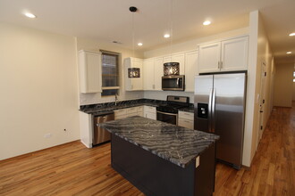2054 W Division St in Chicago, IL - Building Photo - Building Photo