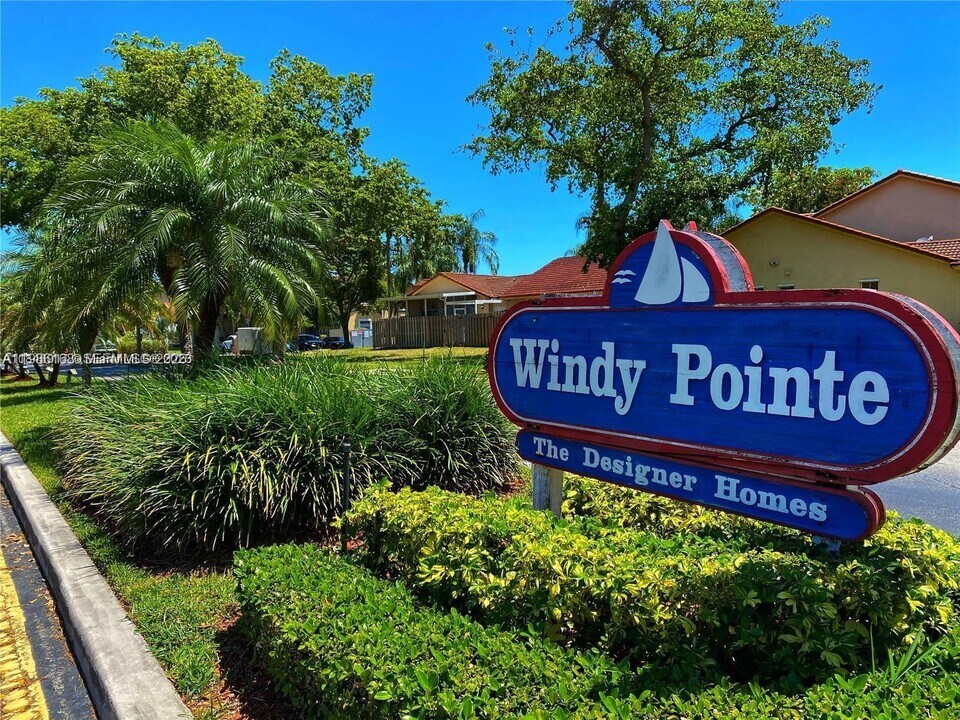 21567 SW 87th Ct in Cutler Bay, FL - Building Photo