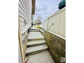 1739 Tomlinson Common NW in Edmonton, AB - Building Photo - Building Photo