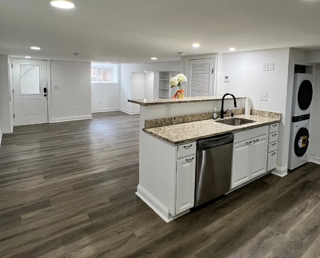 1928 1st St NW, Unit B in Washington, DC - Building Photo - Building Photo