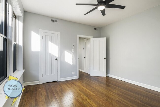 1022 E Hyde Park Blvd in Chicago, IL - Building Photo - Building Photo