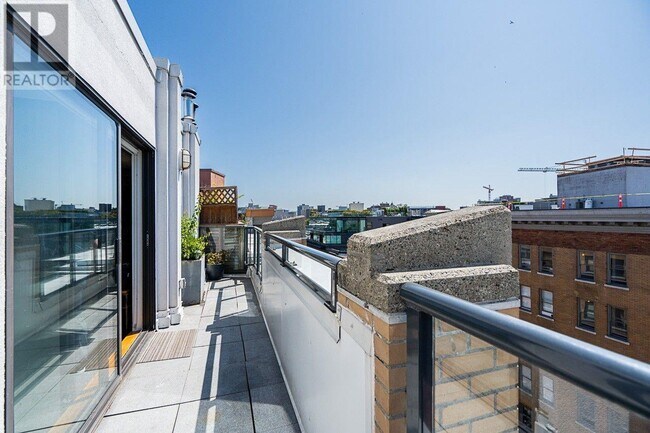 27 Alexander St in Vancouver, BC - Building Photo - Building Photo
