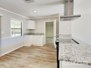 1439 Leafwood Ct in Tarpon Springs, FL - Building Photo - Building Photo