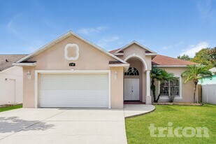 13305 Silvercreek Dr in Riverview, FL - Building Photo