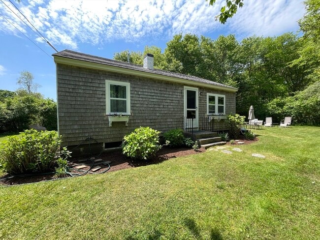 7 Laurel St in Mattapoisett, MA - Building Photo - Building Photo