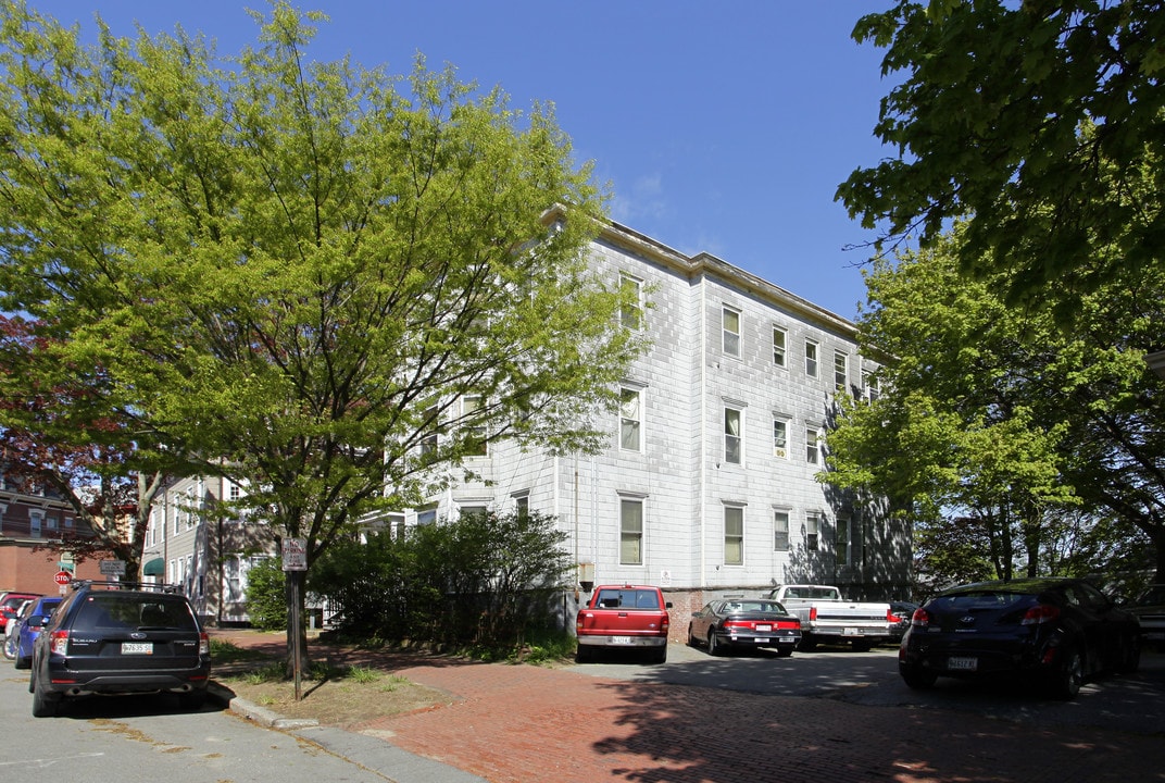 563 Cumberland Ave in Portland, ME - Foto de edificio