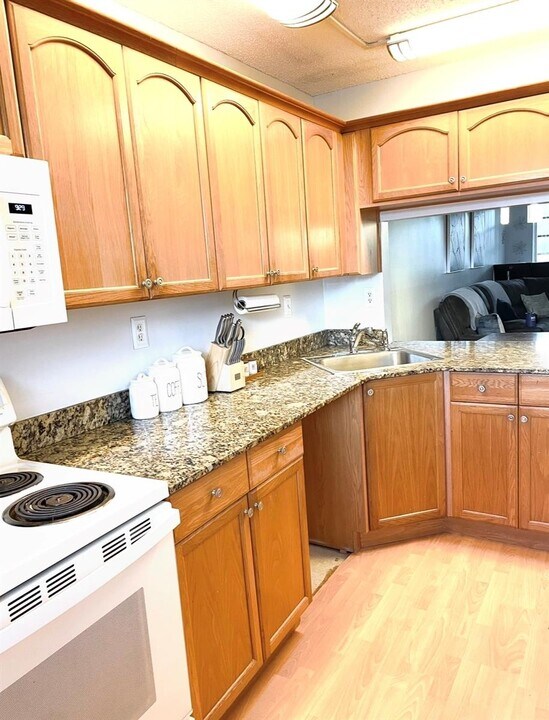 1701 NW 75th Ave in Plantation, FL - Building Photo