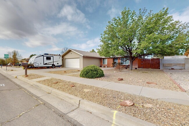 5215 Carruthers St NE in Albuquerque, NM - Building Photo - Building Photo