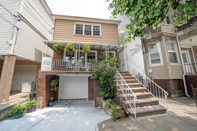 114 Charles St, Unit #2 in Jersey City, NJ - Building Photo - Building Photo