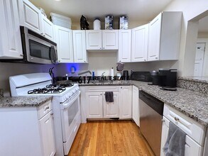 56 Egmont St, Unit 3 in Brookline, MA - Building Photo - Building Photo