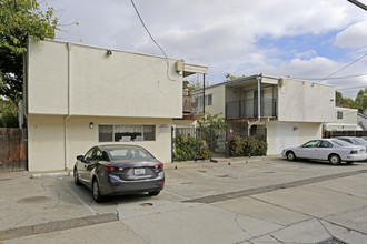 2410 S St in Sacramento, CA - Building Photo - Building Photo