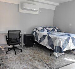 2504 23rd St, Unit #A UNFURNISHED in Santa Monica, CA - Building Photo - Building Photo