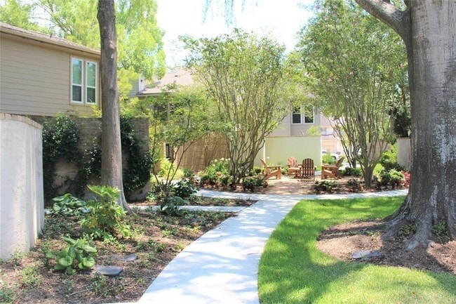 12625 Memorial Dr in Houston, TX - Building Photo - Building Photo