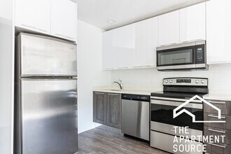 940 W Winona St in Chicago, IL - Building Photo - Building Photo