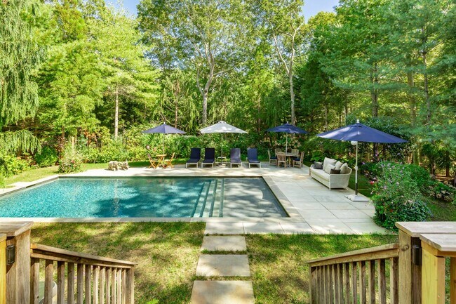 49 Wooded Oak Ln in East Hampton, NY - Building Photo - Building Photo
