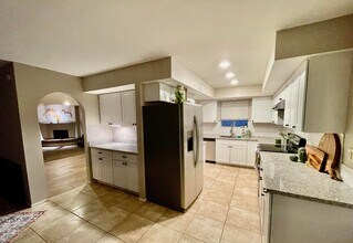2434 N Shade Tree Cir in Tucson, AZ - Building Photo - Building Photo