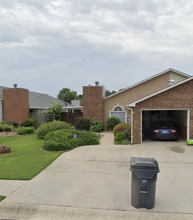 160 Garden Ct
