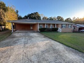 4651 Lindsey Dr SW in Powder Springs, GA - Building Photo
