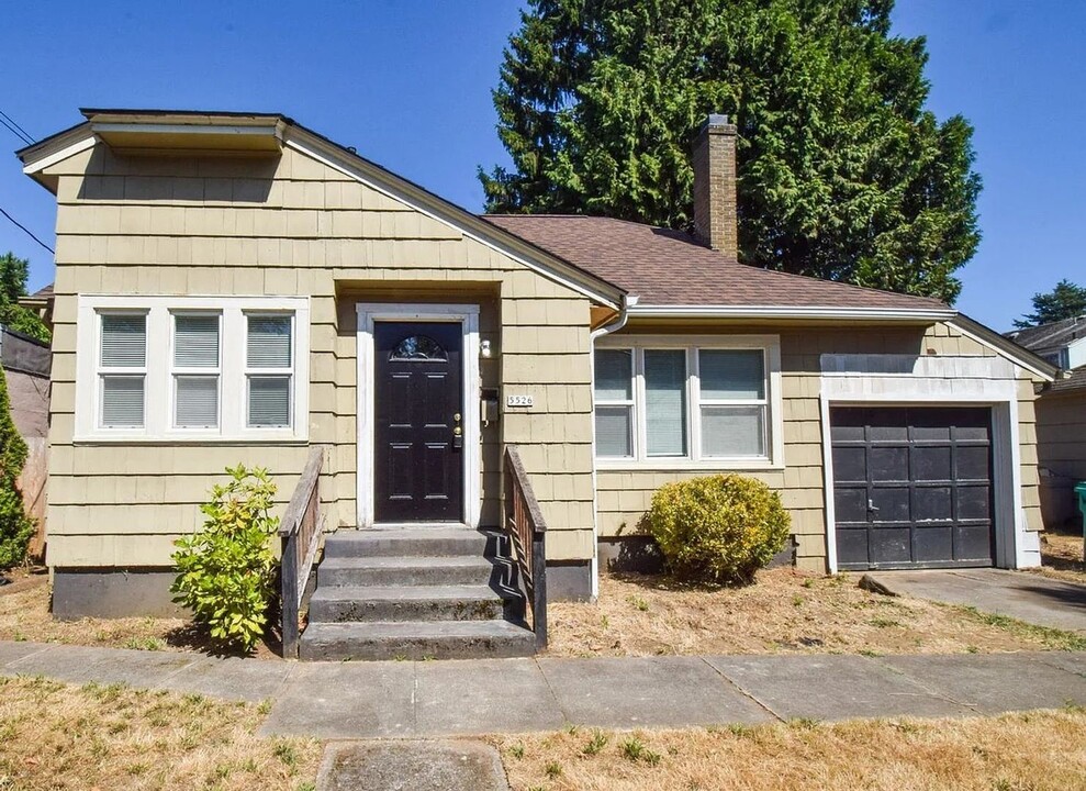 5526 N Delaware Ave in Portland, OR - Building Photo