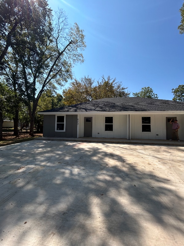 property at 623 W Locust St