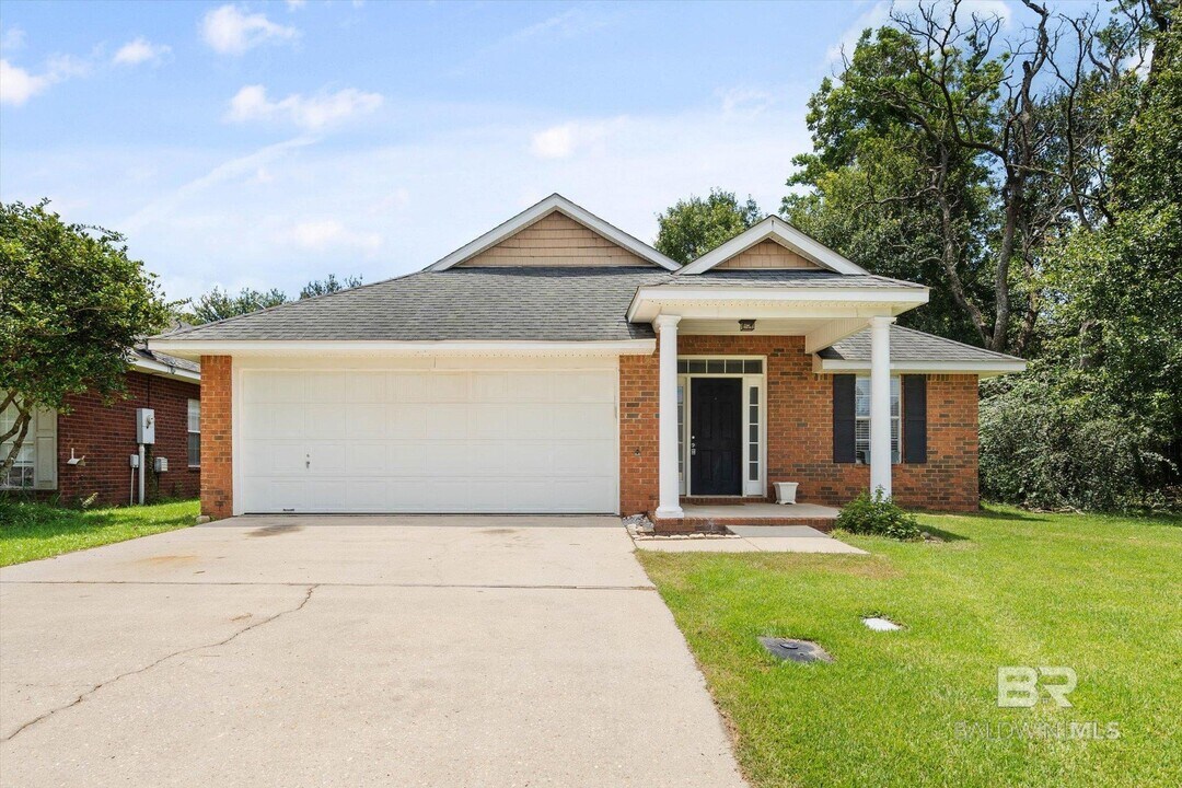 21570 Palmer Ct in Robertsdale, AL - Building Photo