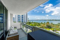 1422 Bay Rd, Unit 714S in Miami Beach, FL - Foto de edificio - Building Photo