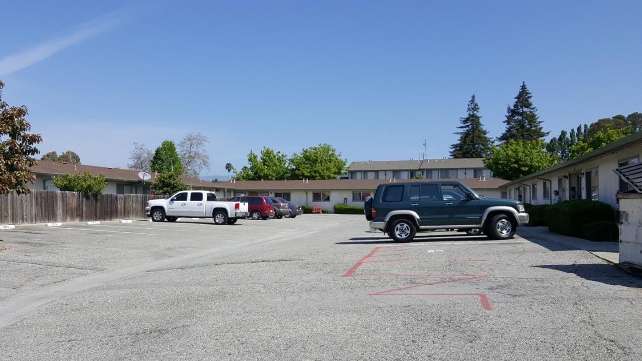 Penn-Cliff Apartments in Watsonville, CA - Foto de edificio