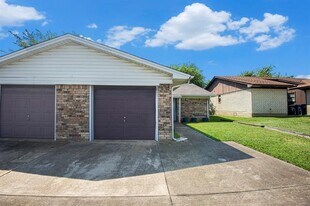 6819 W Cleburne Rd in Fort Worth, TX - Building Photo