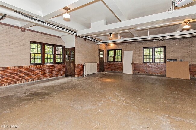 property at 10 E Hanna Ln