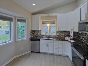 4448 Hamilton Dr in Eagan, MN - Foto de edificio - Building Photo