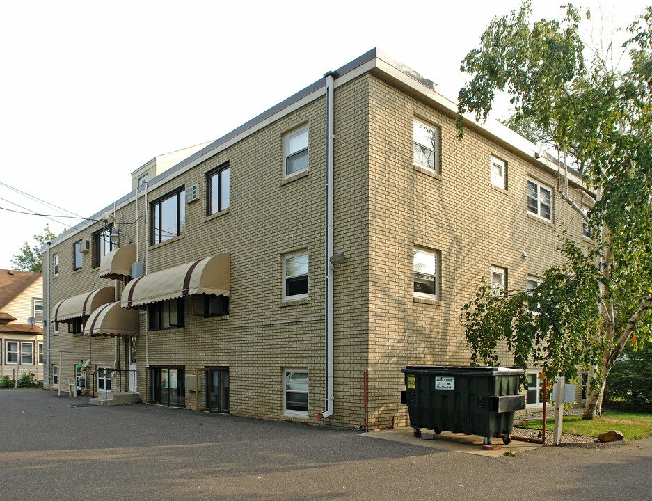 1335 White Bear Ave N in St. Paul, MN - Foto de edificio