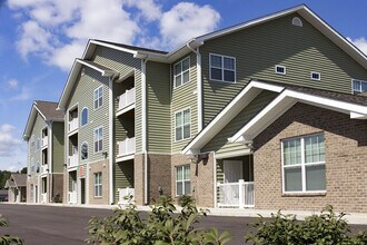 The Enclave Apartments in Columbus, IN - Foto de edificio - Building Photo