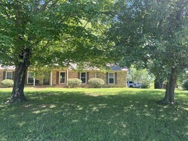 1334 Chippendale Cir in Columbia, TN - Building Photo