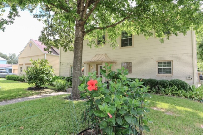 property at 4615 University Oaks Blvd