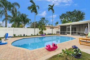 5500 Cleveland St in Hollywood, FL - Building Photo