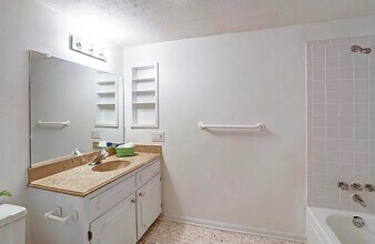 5215 Arboles Dr in Houston, TX - Building Photo - Building Photo