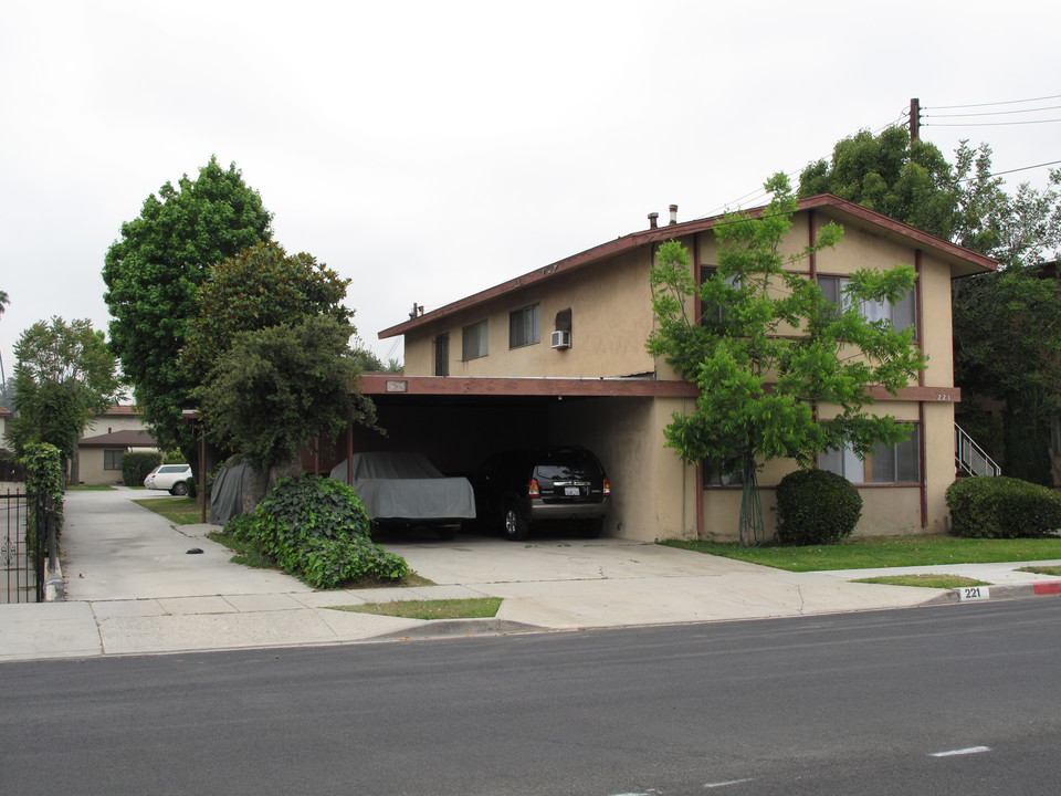 221 S Ramona Ave in Monterey Park, CA - Building Photo