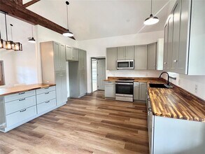 108 Wood Duck Ln in Paige, TX - Building Photo - Building Photo