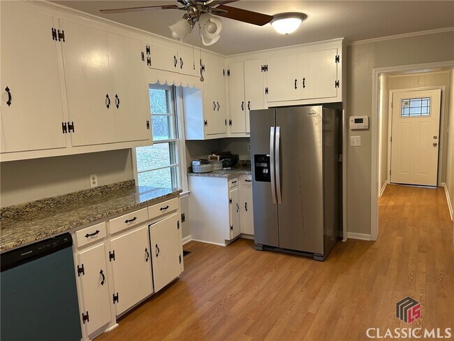 2011 Mars Hill Rd in Watkinsville, GA - Building Photo - Building Photo