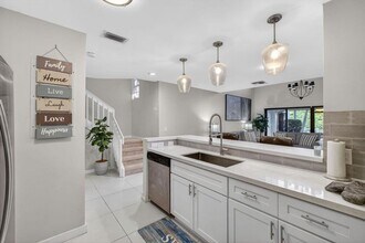 2320 Treasure Isle Dr in West Palm Beach, FL - Building Photo - Building Photo