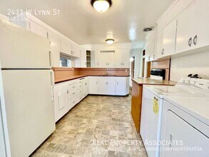 2411 W Lynn St in Seattle, WA - Building Photo - Building Photo