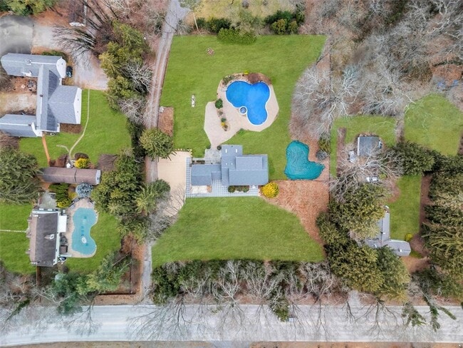 503 Bayville Rd in Locust Valley, NY - Building Photo - Building Photo