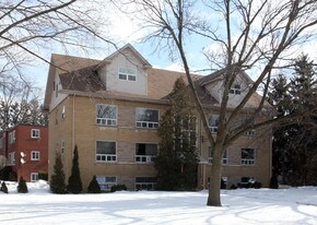 2158 Lilnan Ct in Burlington, ON - Building Photo