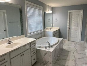 121 Red Bark Ct in Apex, NC - Building Photo - Building Photo