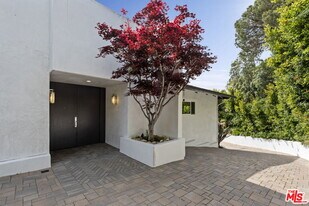 641 Walther Way in Los Angeles, CA - Building Photo