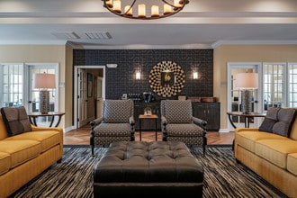 Deacon Place Apartments in Winston-Salem, NC - Foto de edificio - Building Photo